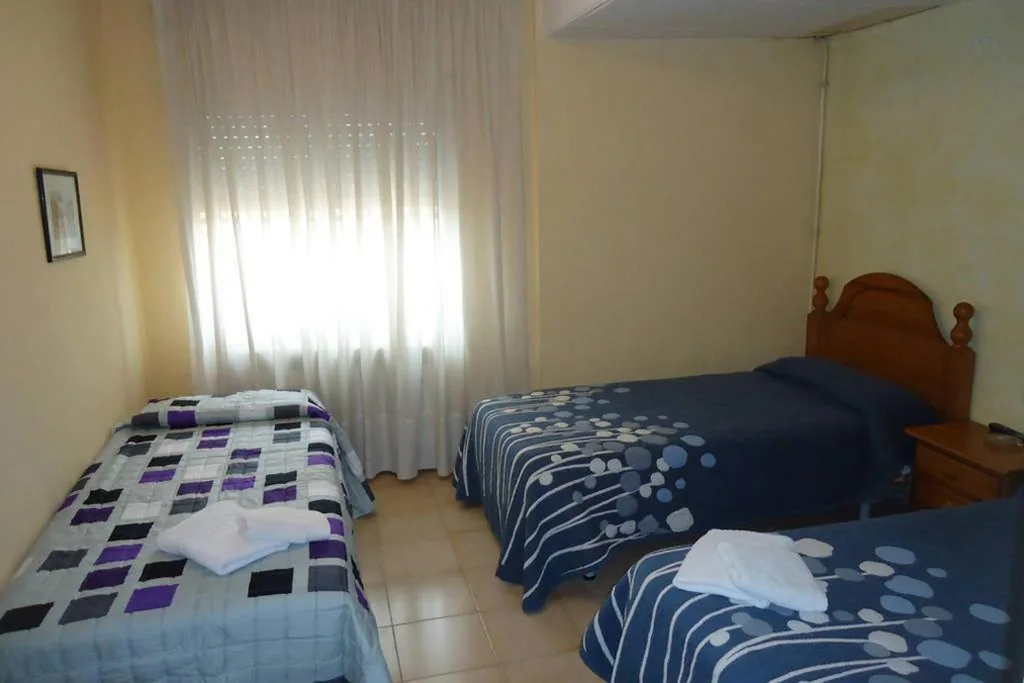 Camera quadrupla Standard — Hostal Avi Pep