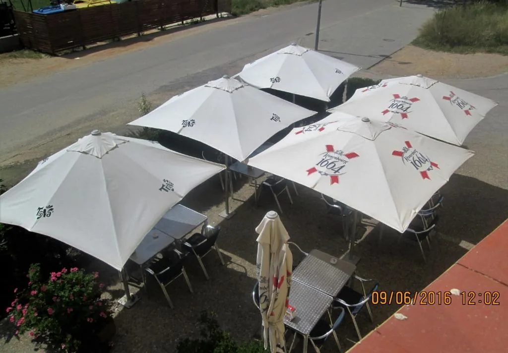 Camera tripla con bagno — Hostal Avi Pep