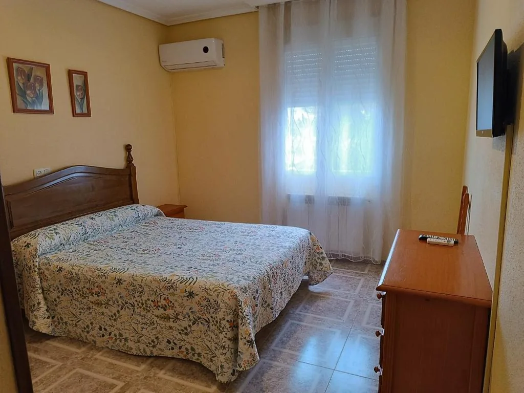 Habitación Doble Grande — Hostal Ávila