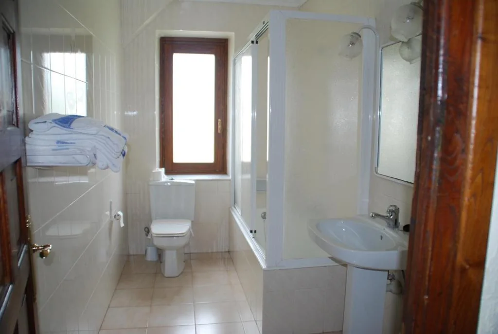 Habitación Familiar (2 adultos y 2 niños) — Hostal Ayestaran I