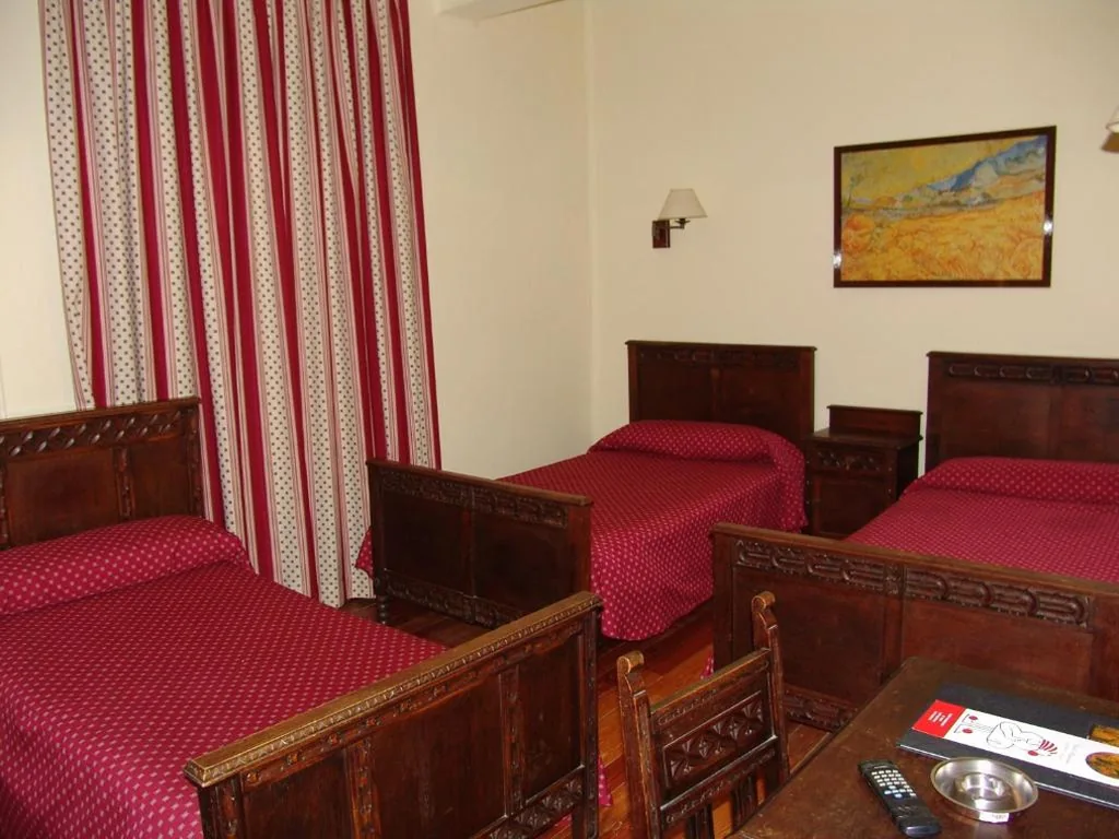 三人间 — Hostal Ayestaran II