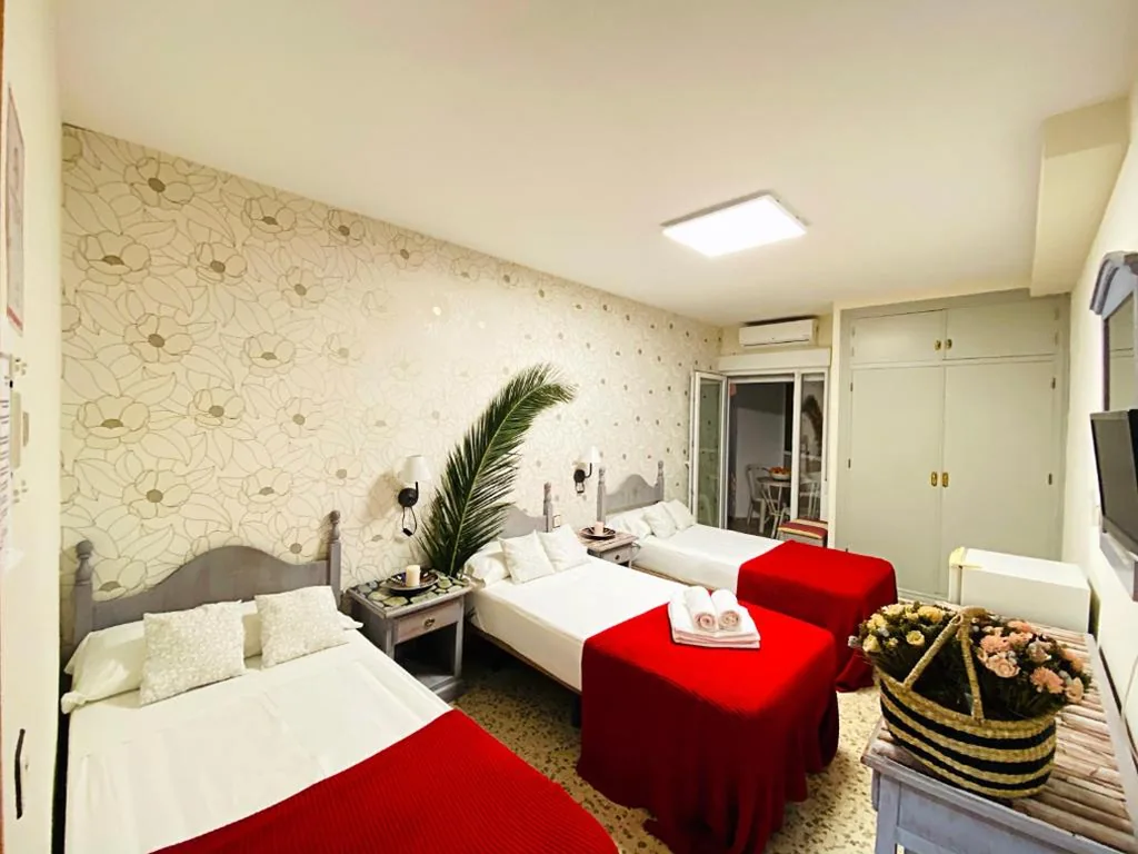Habitación Triple — Hostal Azahara
