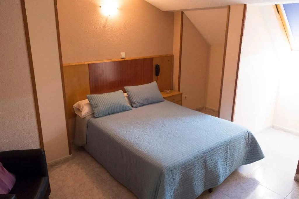 Camera doppia - Mansarda — Hostal Azul