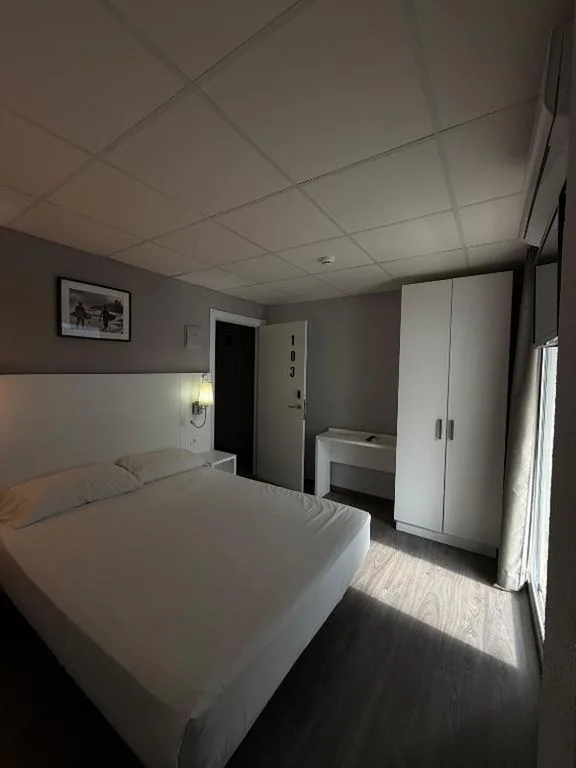 Habitación Doble - 1 o 2 camas — Hostal B and B Benidorm
