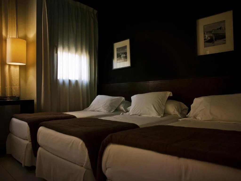 Habitación Triple — Hostal Badaloní