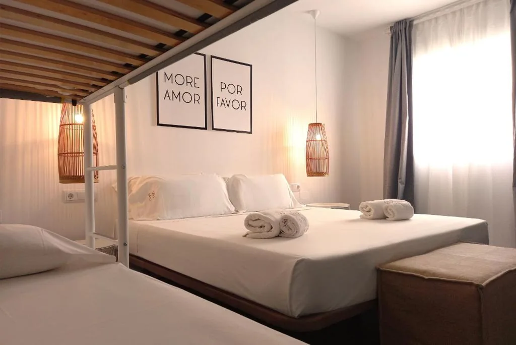 Chambre Quadruple Supérieure — Hostal Bajío
