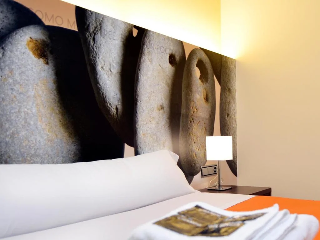 Hostal Bajo La Muralla