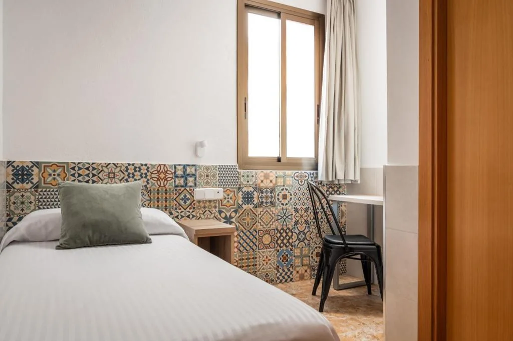 Habitación Individual — Hostal Baler