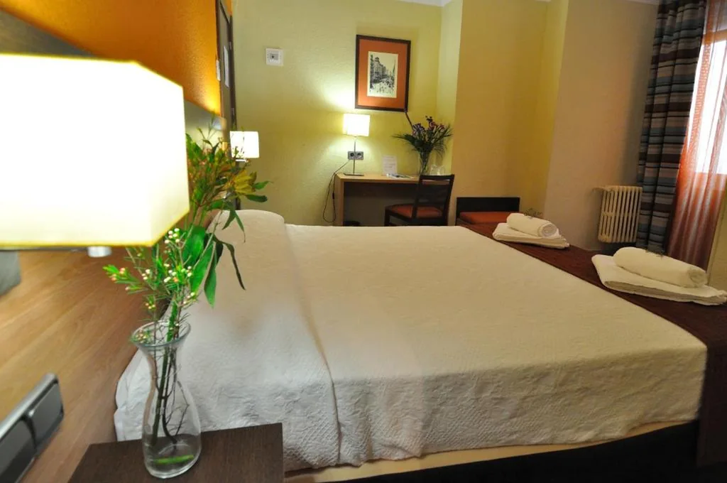 Camera Doppia - 1 o 2 letti — Hostal Ballesta