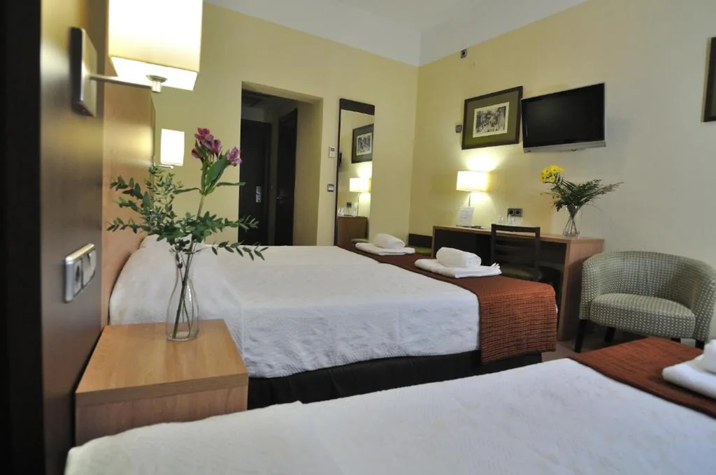 Camera Tripla — Hostal Ballesta