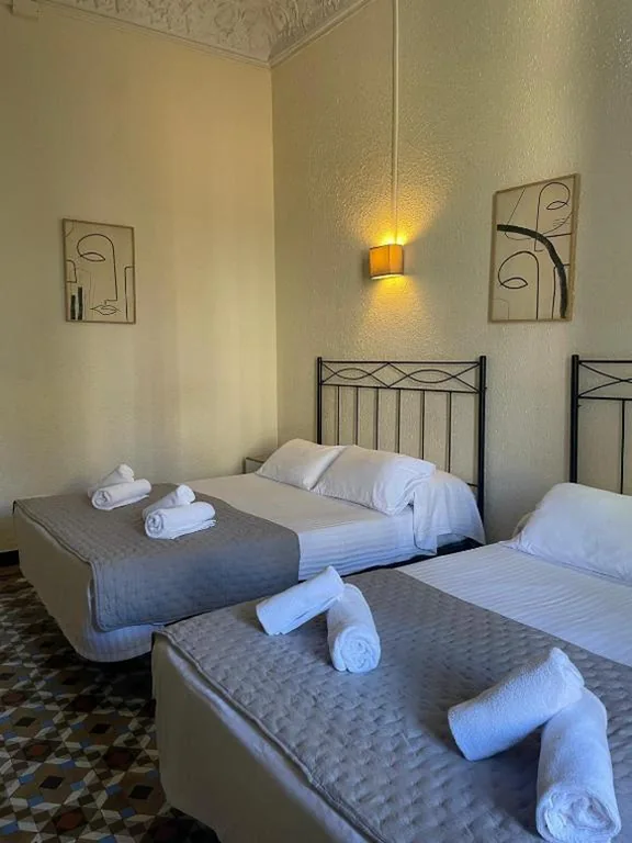 四人间 — Hostal Balmes Centro