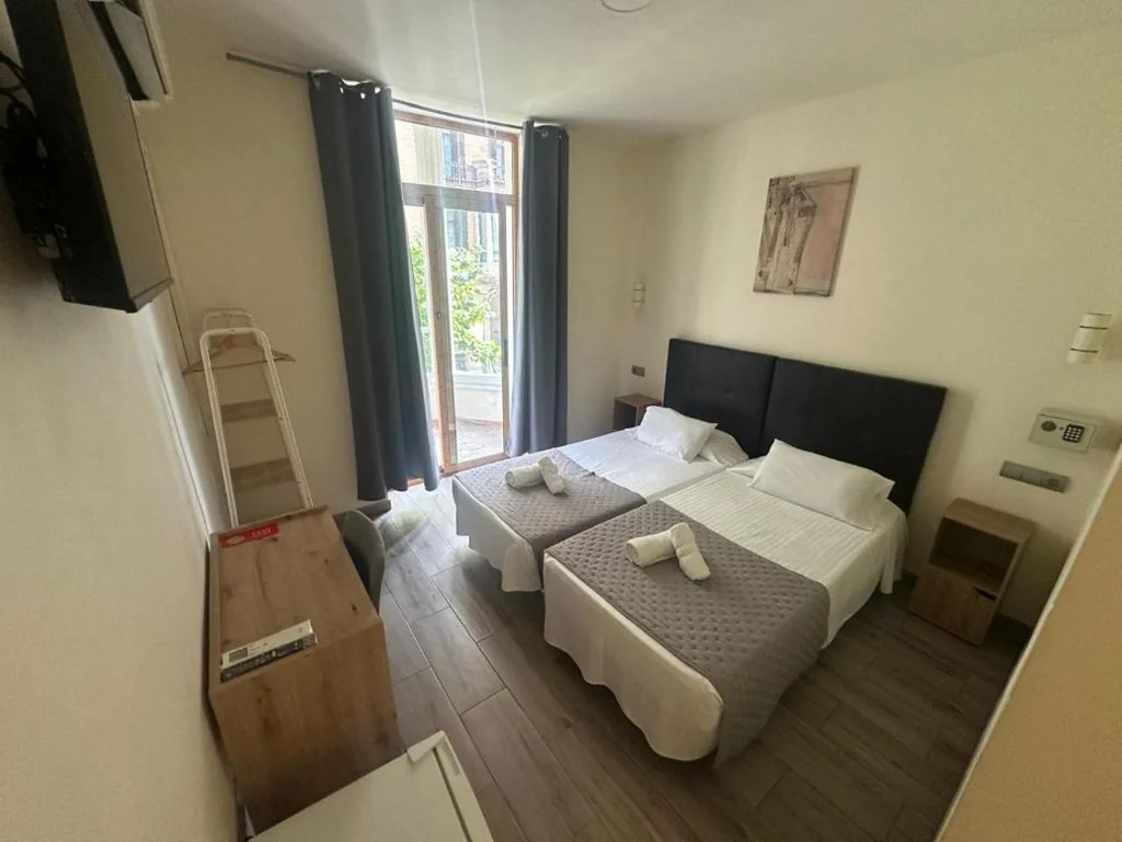 带私人浴室的双人间 — Hostal Balmes Centro