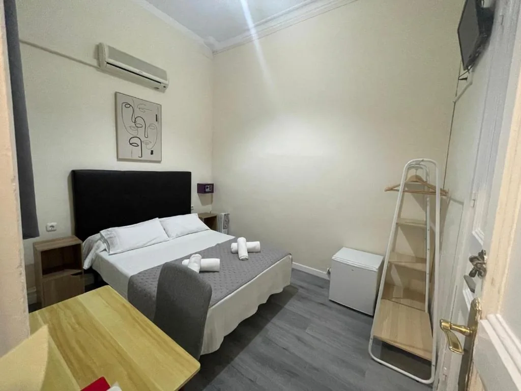 标准双人间 — Hostal Balmes Centro