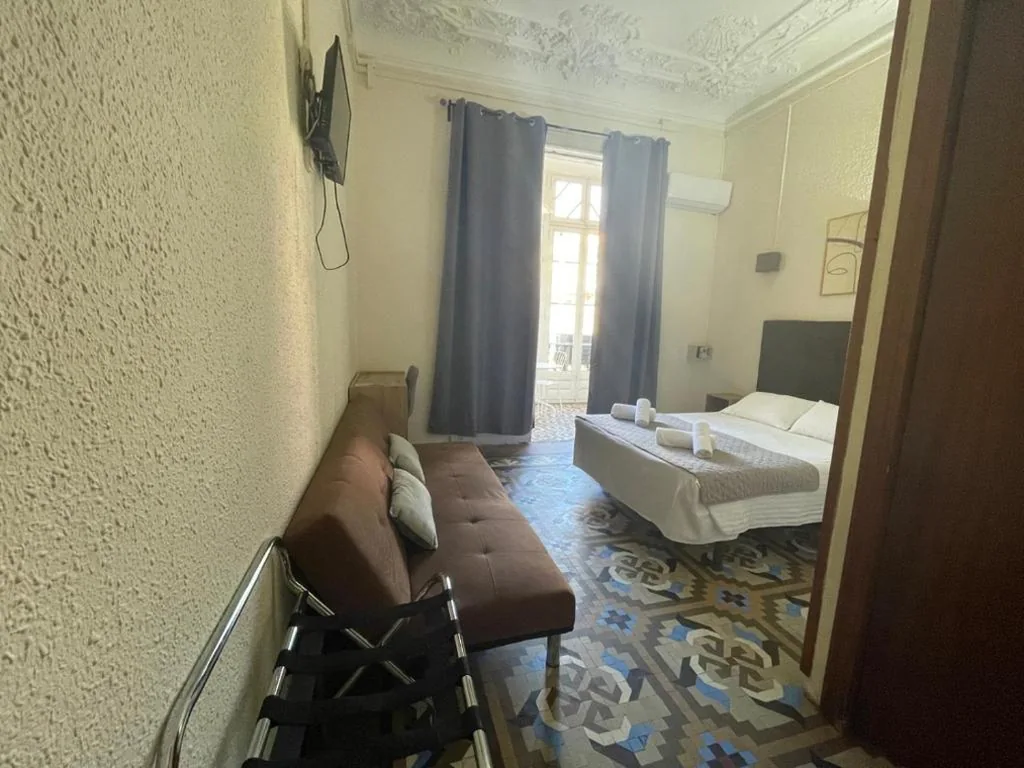 高级双人间 — Hostal Balmes Centro