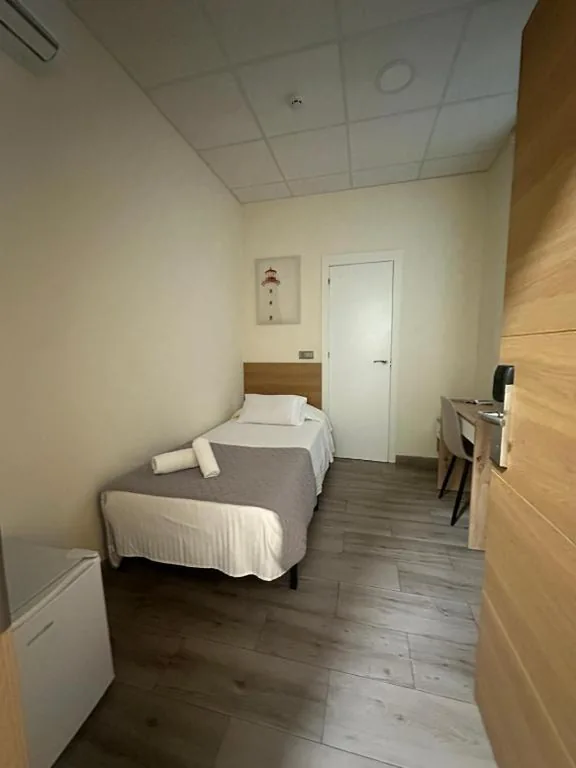 单人间 — Hostal Balmes Centro