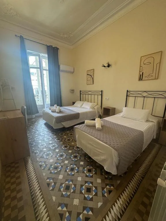 三人间 — Hostal Balmes Centro