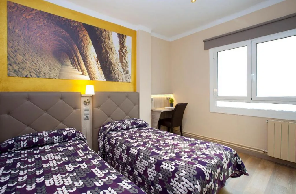 Chambre Double avec salle de bains privative - 1 ou 2 lits — Hostal Barcelona