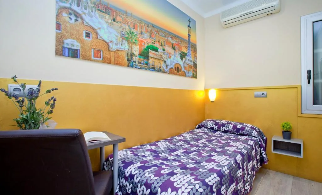 Chambre Individuelle avec salle de bains privative — Hostal Barcelona