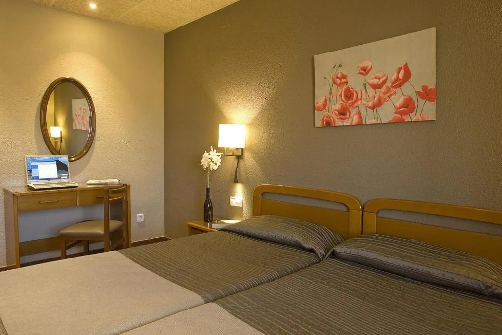 Habitación Doble - 2 camas — Hostal Barris