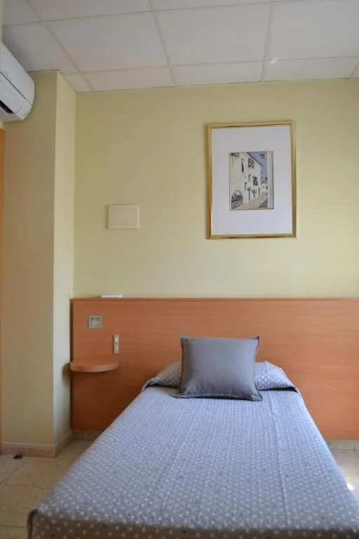 单人间 — Hostal Bartis