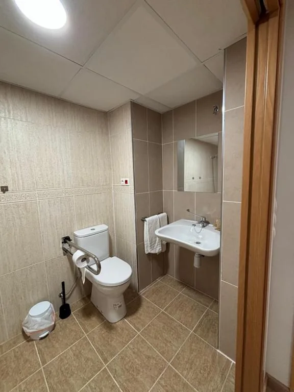 Habitación Doble adaptada para personas con movilidad reducida — Hostal Batallar