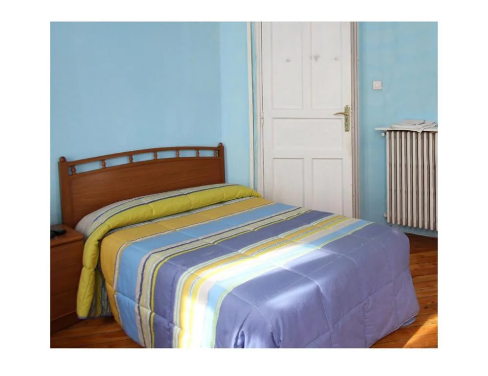 Habitación Individual con baño compartido — Hostal Bayón