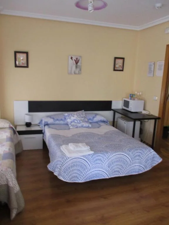 Habitación Triple — Hostal Becares