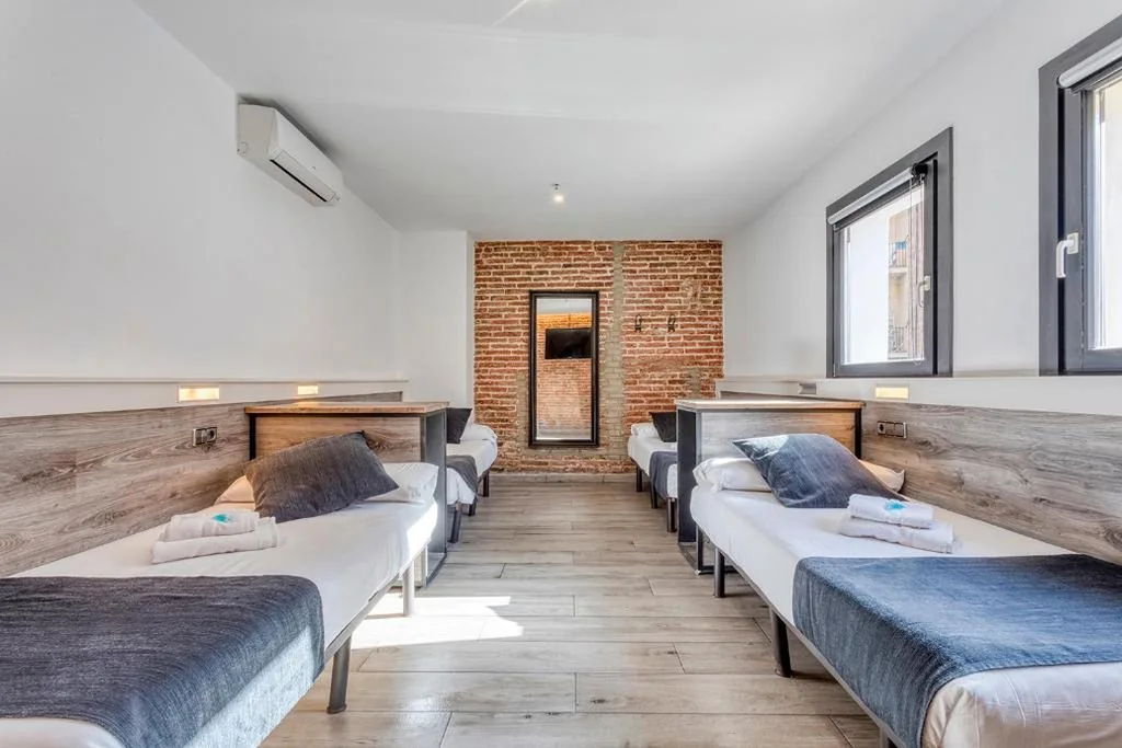 Premium Quadruple Room with View — HOSTAL BEDMATES