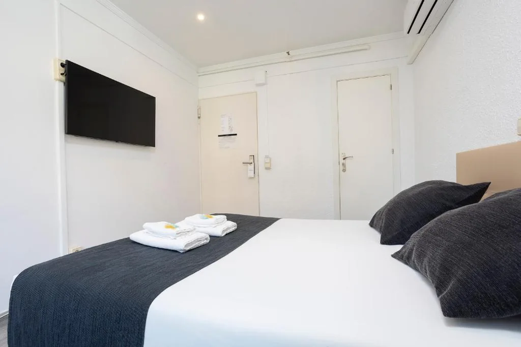 Double Room — HOSTAL BEDMATES