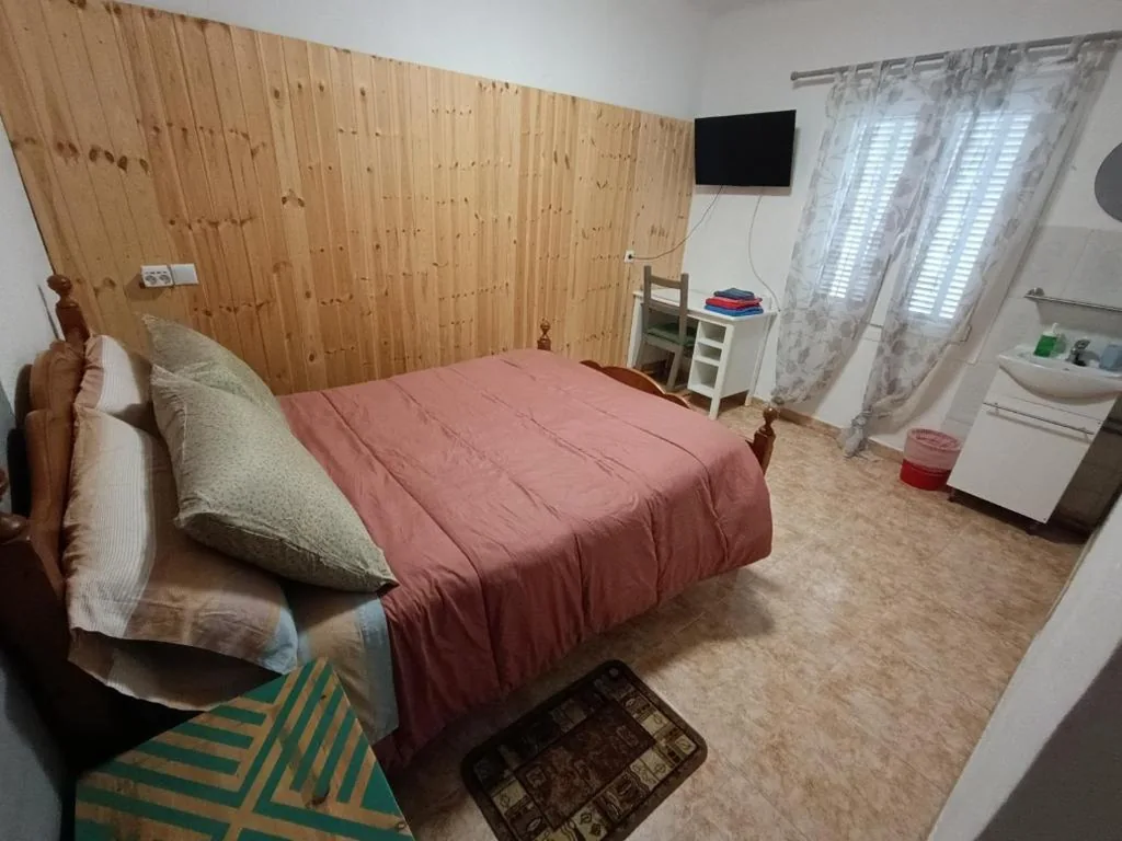 Camera doppia economica — Hostal Bélgica
