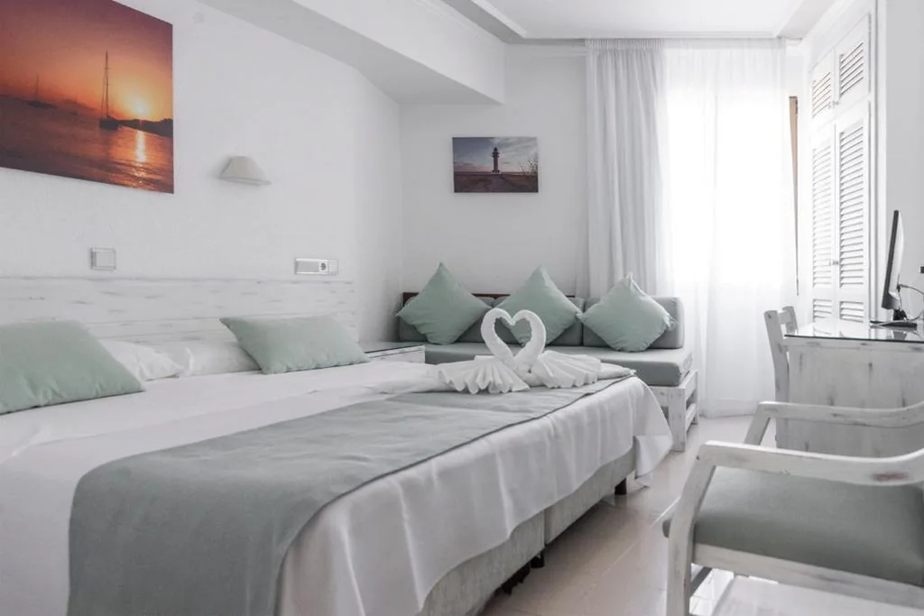 Habitación Doble con vistas al mar - 1 o 2 camas — Hostal Bellavista Formentera