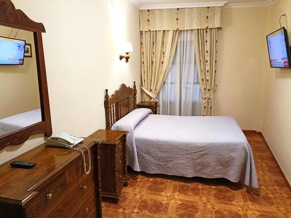 Camera doppia - 1 o 2 letti — Hostal Bellido