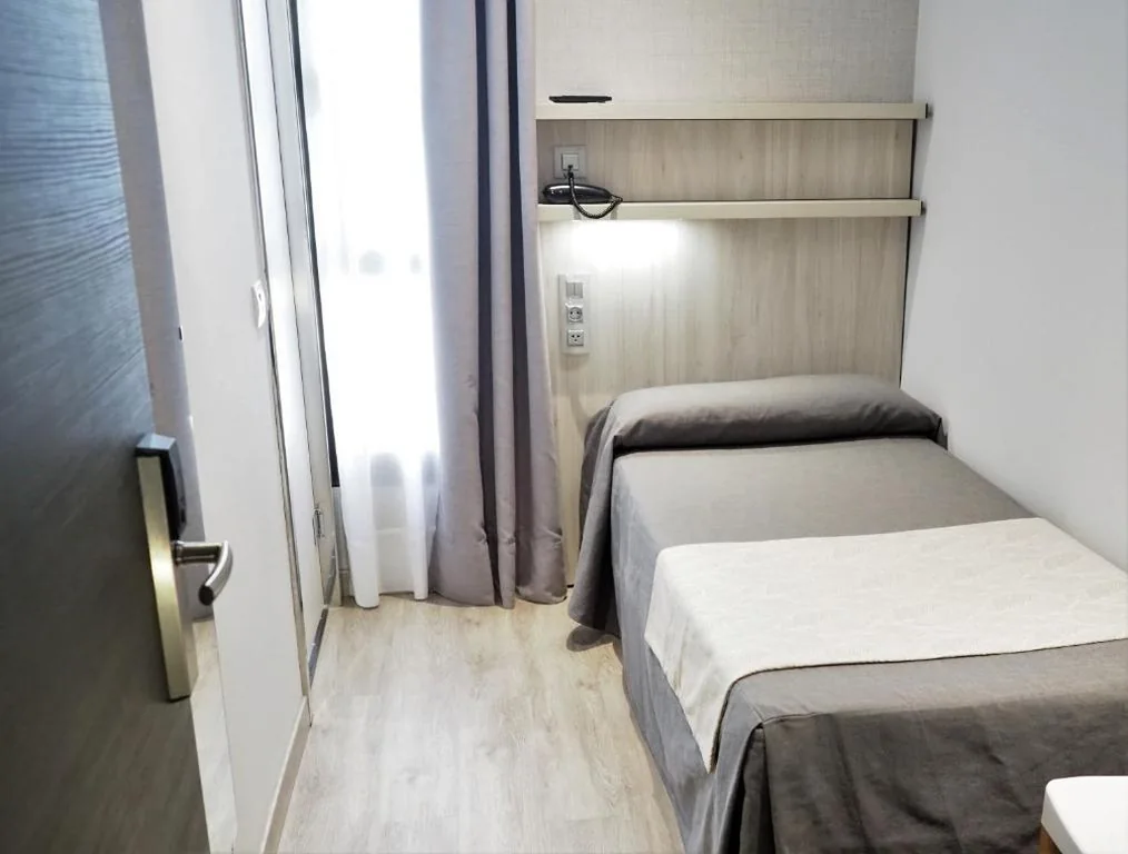 Habitación Individual — Hostal Benidorm