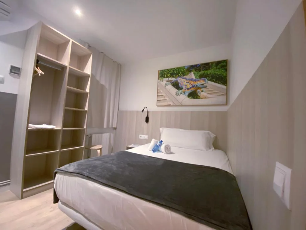 Habitación Individual — Hostal BESTPRICE Barcelona Stadium