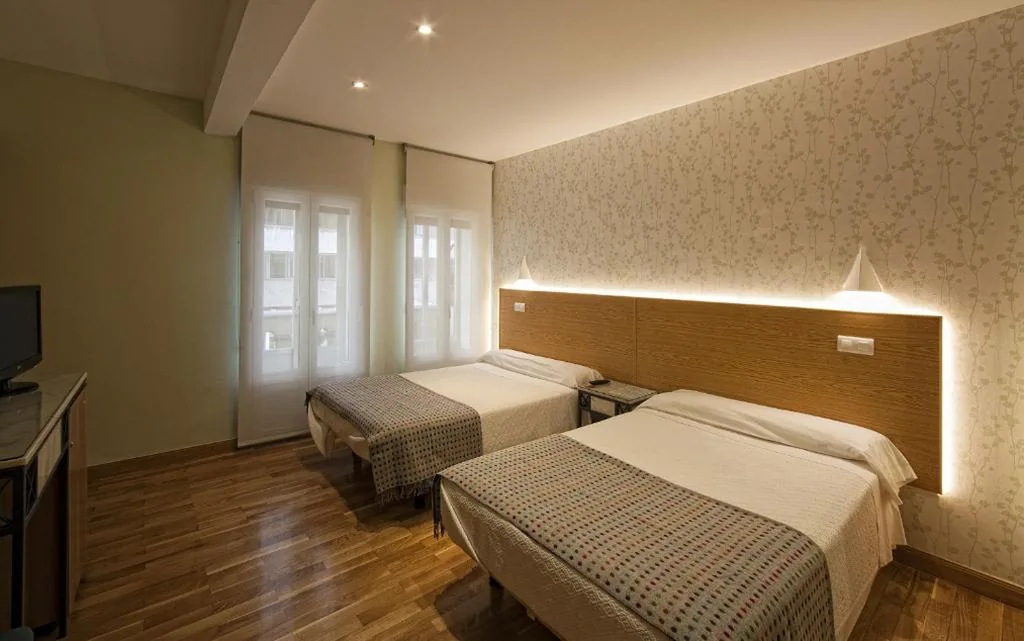 Camera tripla — Hostal Bezana