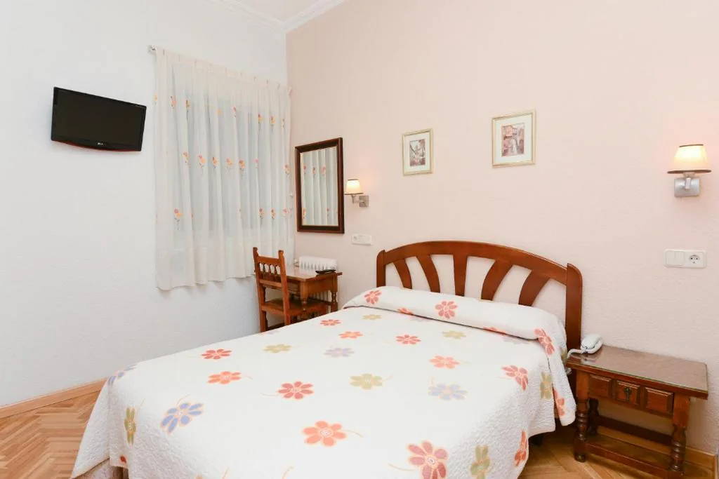 Doppelzimmer — Hostal Biarritz