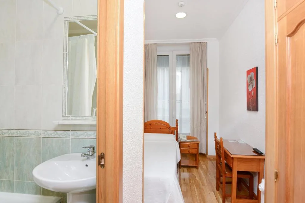 Einzelzimmer — Hostal Biarritz