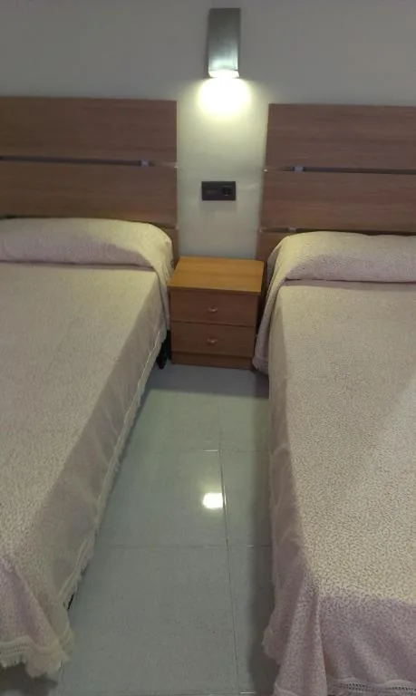 Double Room - 2 Beds — Hostal Bisbal ONLY ADULTS NO AC
