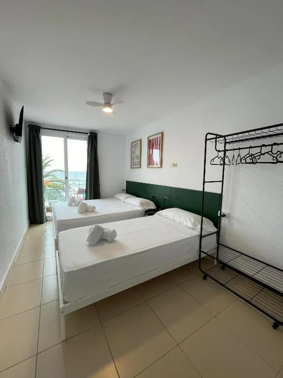 Superior driepersoonskamer — Hostal Blanc Lloret