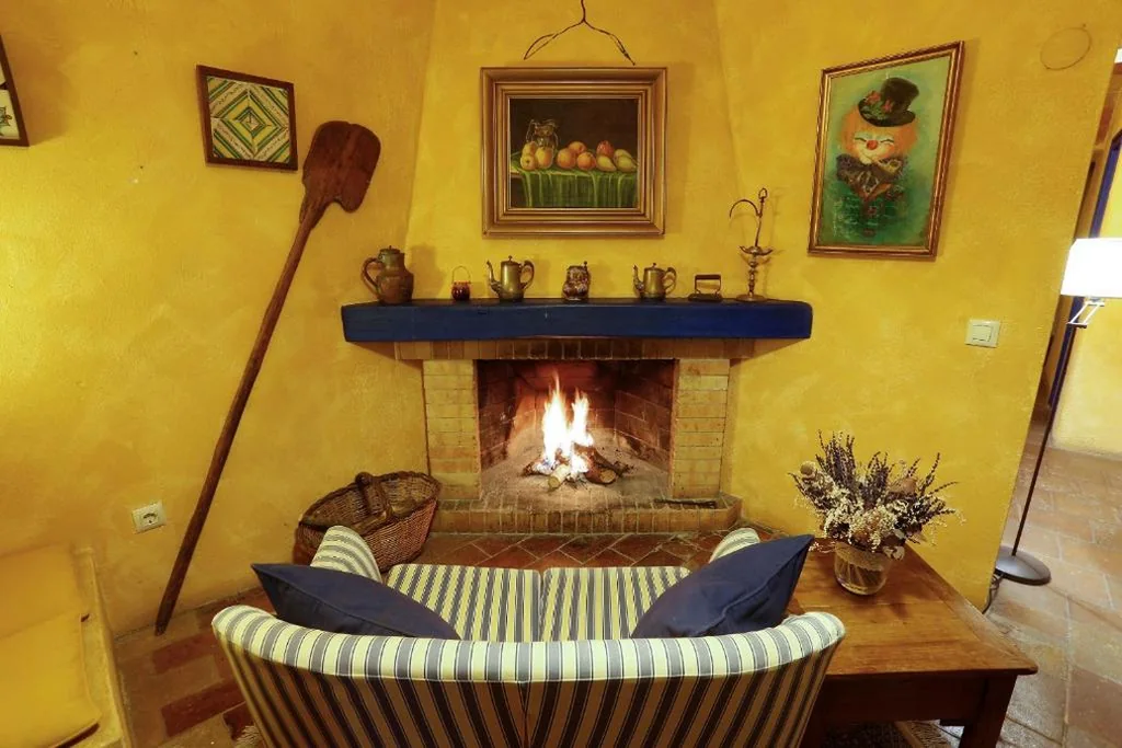 Quarto Triplo com lareira — Hostal Blau