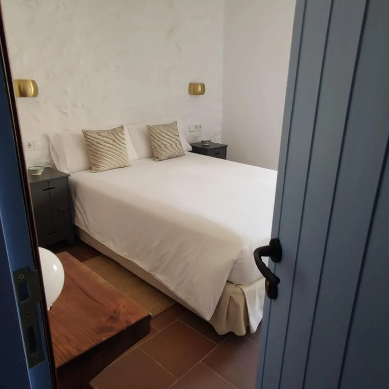 Double Room - 1 or 2 Beds — Hostal Blavet