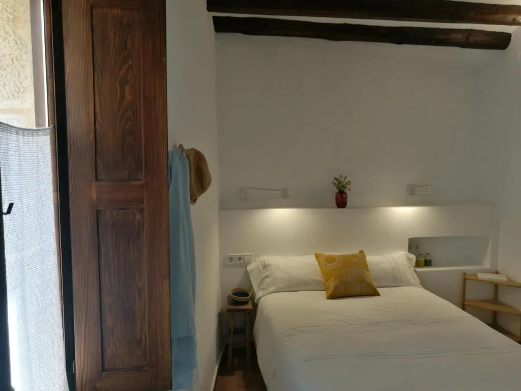 Small Double Room — Hostal Blavet