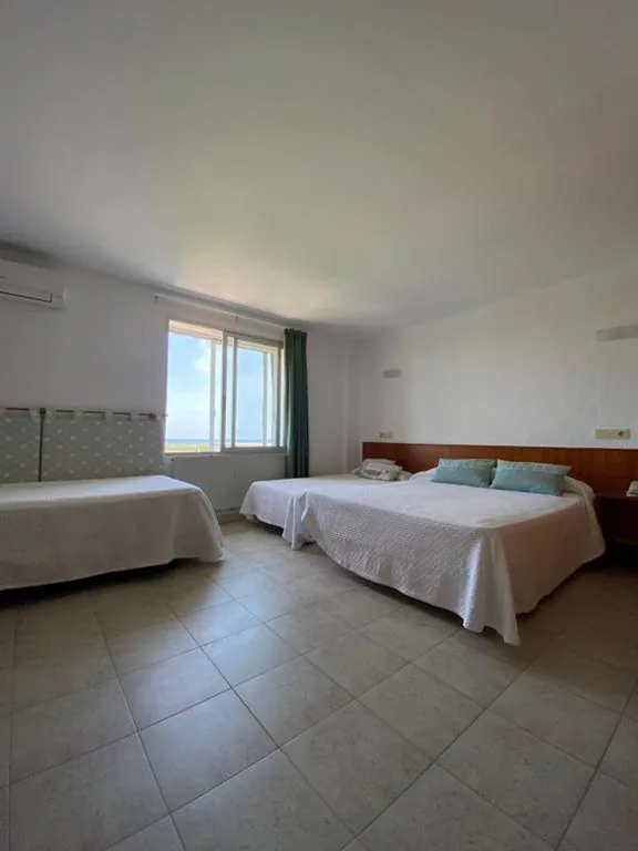 Camera quadrupla con vista sul mare — Hostal Blayet - Hostal Automatizado