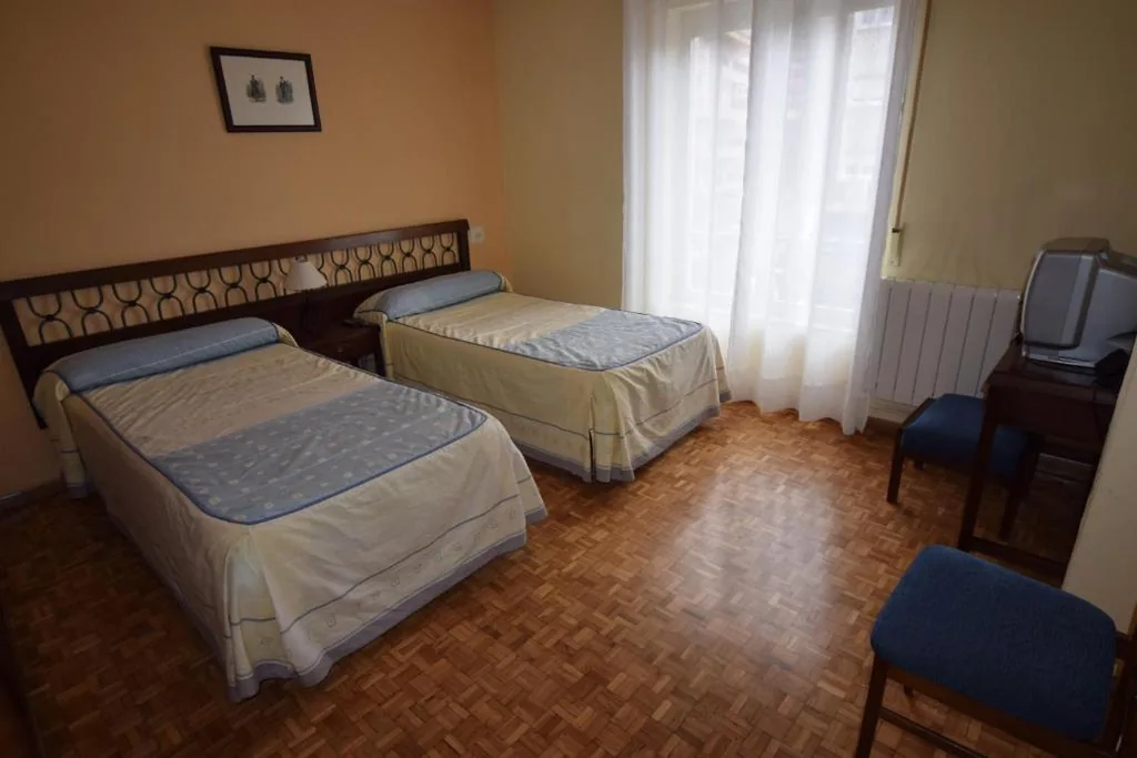 Habitación Doble - 2 camas — Hostal Blazquez Sanchez