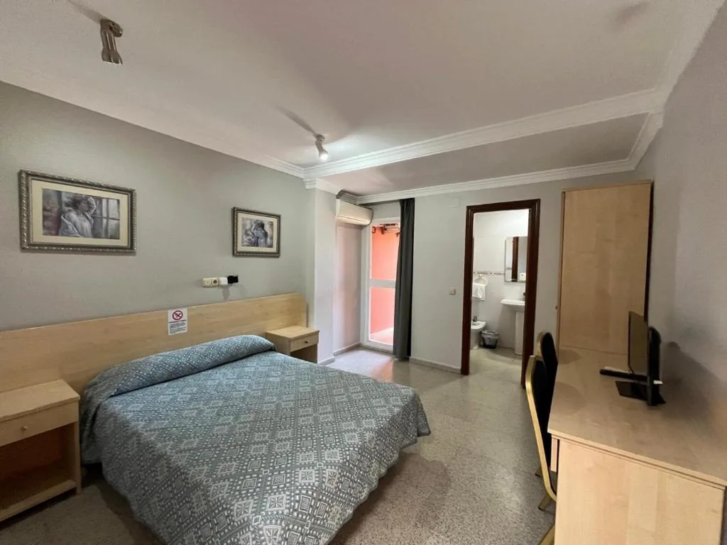 Doppelzimmer mit 1 oder 2 Betten — Hostal Blumen