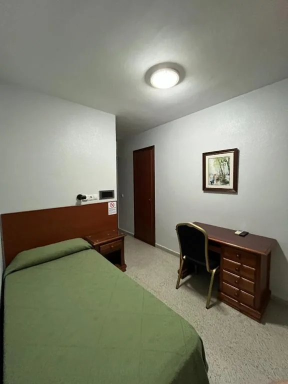 Einzelzimmer — Hostal Blumen