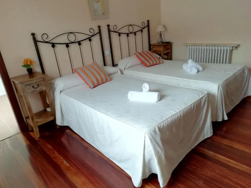 Tweepersoonskamer met 2 bedden — Hostal Boavista