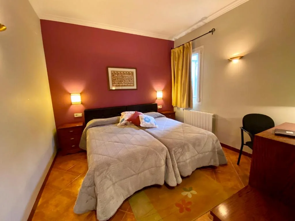 Habitación Doble con baño - 2 camas — Hostal Bonavista