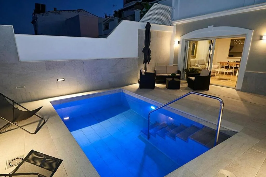 Apartamento com 2 quartos, terraço e piscina privada — Hostal Boutique Aurora