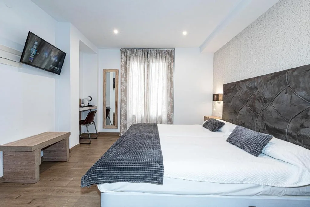 Quarto Duplo adaptado para pessoas com mobilidade reduzida — Hostal Boutique Aurora
